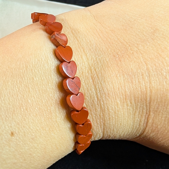 Red Jasper Heart Stretch Bracelet - Picture 1 of 2